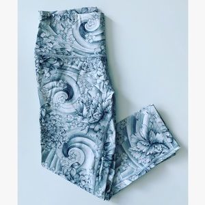 Cropped White Floral Lululemon Leggings